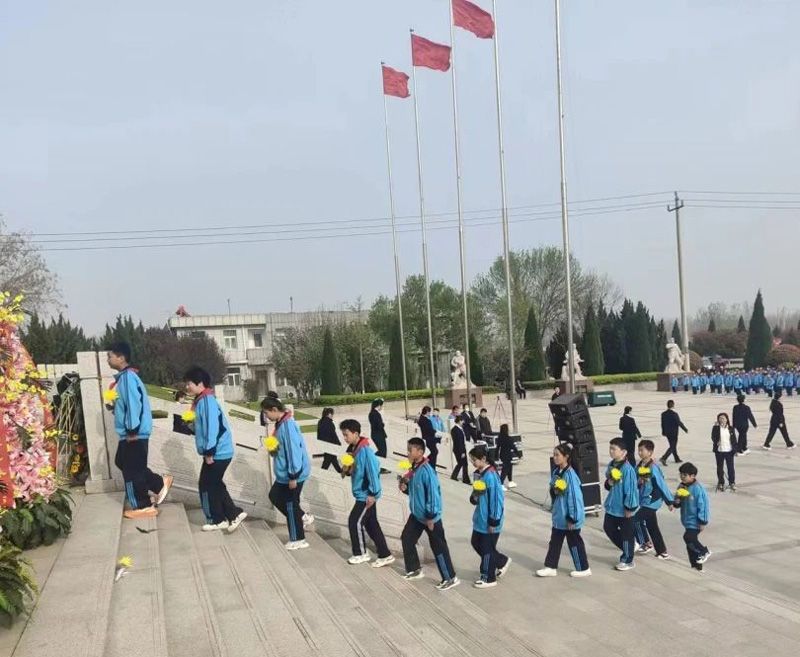 缅怀革命先烈