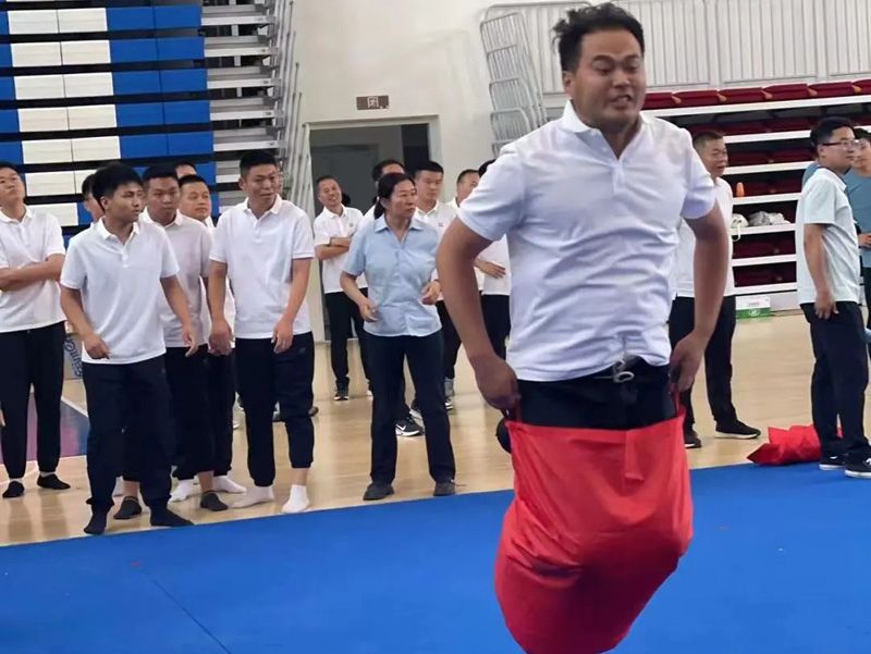 趣味迸发活力 运动展现风采——晨曦学校教师代表参加鲁西新区教育系统第二届职工趣味运动会
