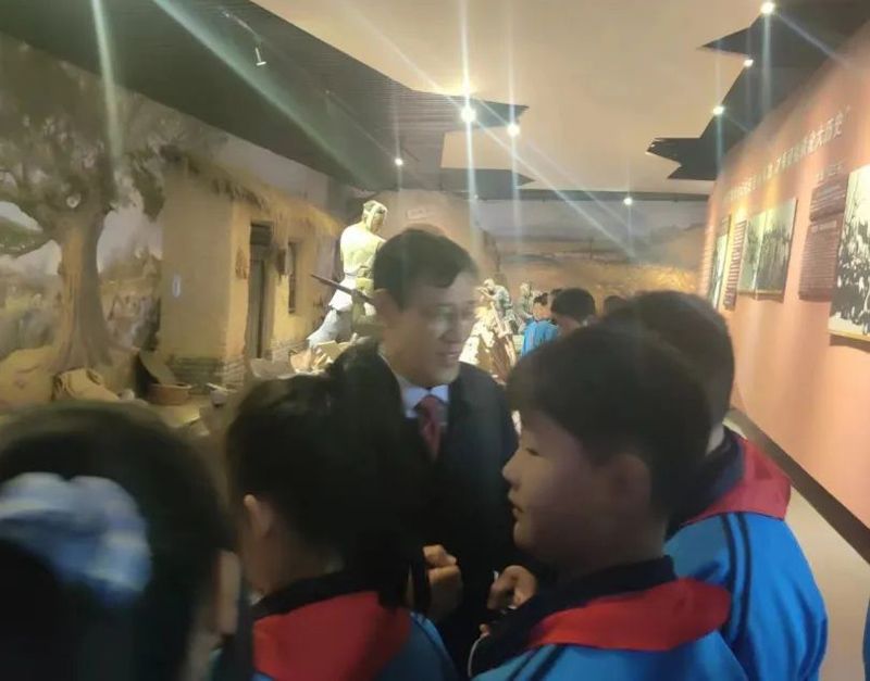 缅怀革命先烈，传承爱国精神