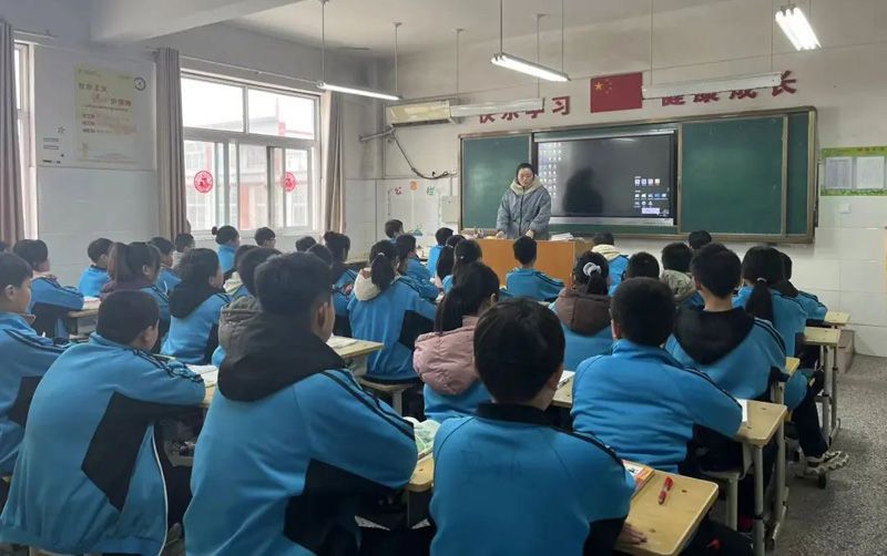 弘扬雷峰精神，文明与爱同行——菏泽鲁西新区晨曦学校开展学雷锋活动