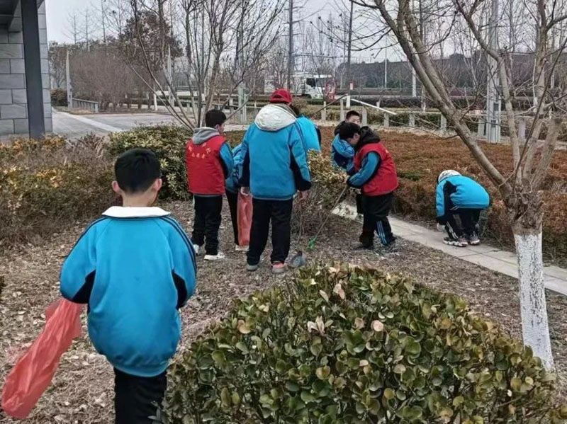 弘扬雷峰精神，文明与爱同行——菏泽鲁西新区晨曦学校开展学雷锋活动