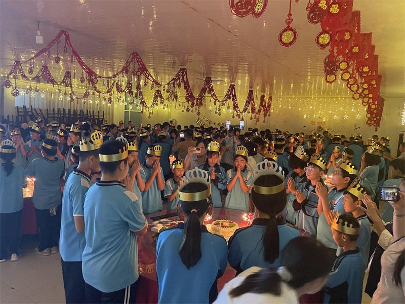 一样的成长，不一样的精彩 ——晨曦学校隆重举行集体生日礼